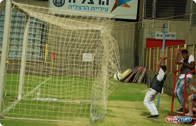 הכדור של פרץ בפנים (עדי מלול)